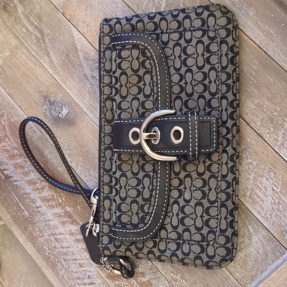 Coach Vintage Soho Signature Buckle Wristlet In Gray And Black